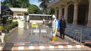 Kompi 2 Batalyon A Pelopor Satbrimob Polda Aceh Basmi Virus Corona (covid 19) menggunakan cairan Disinfectan