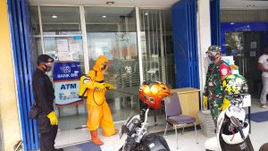 BRIMOB Aceh Bersinergi Dengan TNI Basmi Mata Rantai COVID 19 Di Tempat Pelayanan Publik