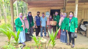 Usai Lakukan Baksos, Mahasiswa KKN Kelompok 154 di LPDI BIREUEN Berikan Sembako Untuk Lansia