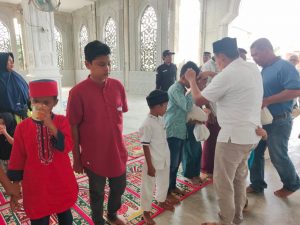 Yusriadi Santuni 70 Anak Yatim di Gampong Geudong – Geudong Bireuen