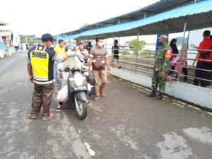 Babinsa Bersama Tim Satgas Tingkatkan Pengawasan di Pelabuhan Kolok