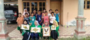 Meningkatkan Kreativitas Anak-Anak Mahasiswa KKN UNIMAL (K-269) Memanfaatkan Biji-Bijian Menjadi Kerajinan Tangan Dalam Seni MOZAIK