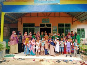 Mahasiswa KKN UNIMAL Kelompok 157 Sosialisasi Tentang Hidup Sehat Pada Anak TK Al-Ikhlas Banda Masen
