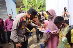 Di Kabupaten Pidie, Kapolda Aceh Serahkan Rumah Dhuafa Untuk Ibu Juwairiah