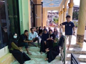 Himpunan Mahasiswa Akuntansi Politeknik Aceh Gelar BAKSOS di Mesjid Al-Huda Gampong Laksana