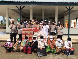 Sambangi Dayah Mini, Dirlantas Polda Aceh Bawa Sembako dan Sosialisasi Prokes