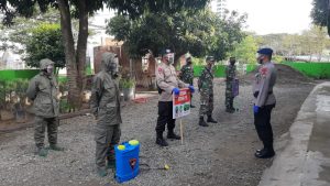 Brimob Polda Aceh Kompi 1 Ujuong Bate Bersama TNI Gelar Penyemprotan CAIRAN Disinfektan Cegah Penyebaran Virus COVID-19