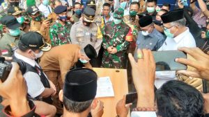 Dandim Bersama Bupati Simeulue Serta Unsur Forkopimda Terima Vaksin dari Kadinkes Aceh yang langsung di serahkan Gubenur Aceh