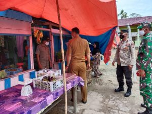 Batituud Koramil 04/Salang Bersama Muspika Kecamatan Salang Melaksanakan Himbauan Prokes