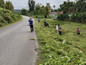 Babinsa Bersama Masyarakat Melaksanakan Kegiatan Karya Bakti Di Wilayah