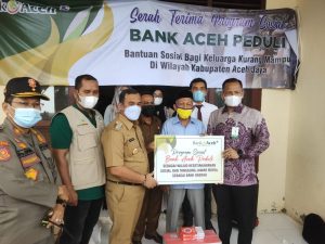 Masyarakat Kurang Mampu di Aceh Jaya Terima Bantuan UEP, Bupati : Jangan Dijual Kepihak Lain