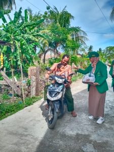 Mahasiswa KKN-PPM UNIMAL Kelompok 30 Melakukan Kegiatan Pembagian Bubur Kepada Masyarakat