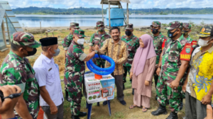 Dukung Petani Garam di Kabupaten Simeulue, Dandim 0115 Berikan Mesin Pompa Air